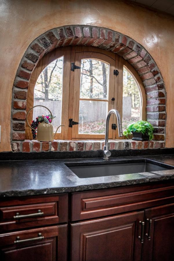 Apartment The Hobbit House, Fantasy Comes Home! Russellville