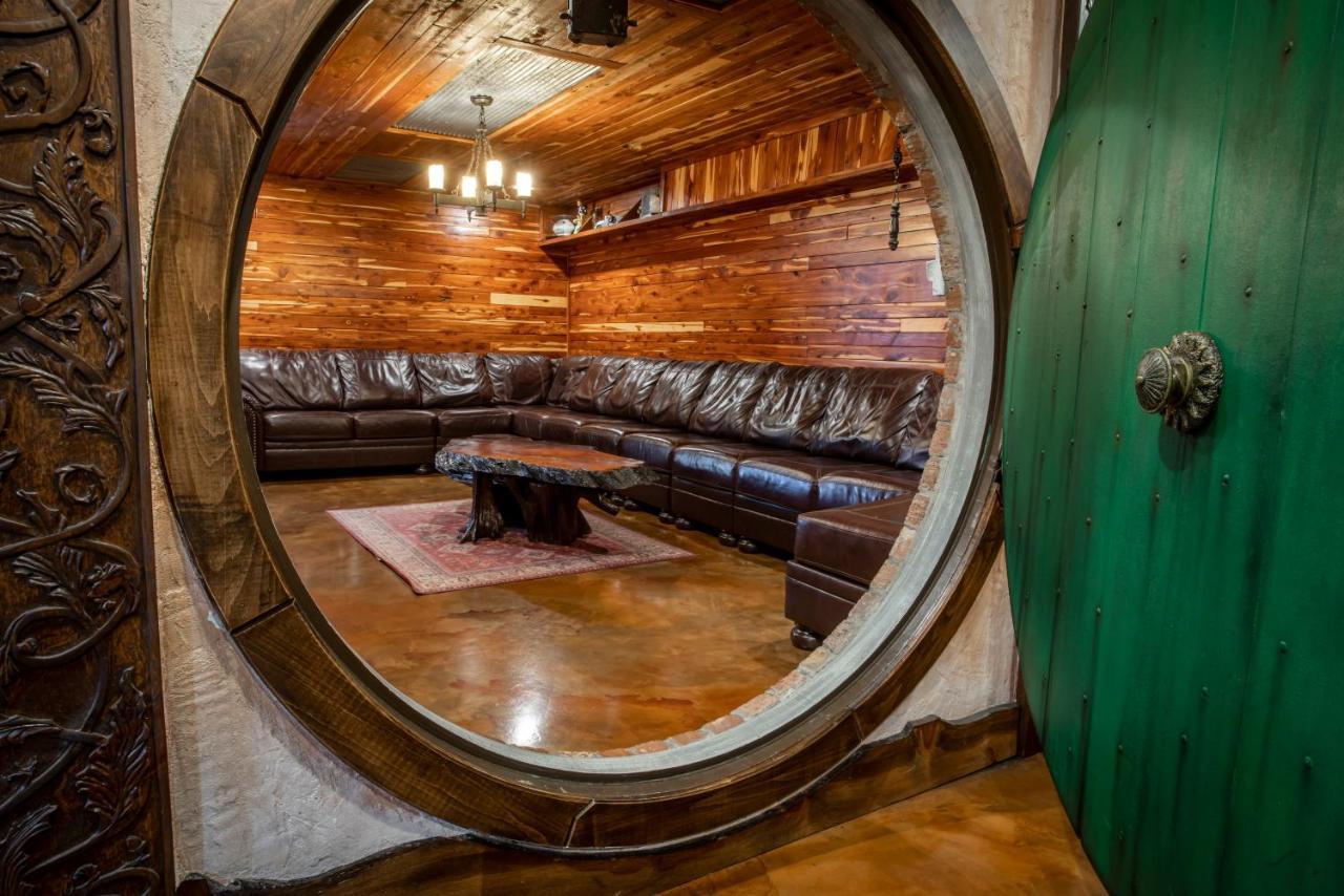 The Hobbit House, Fantasy Comes Home! Apartment Russellville