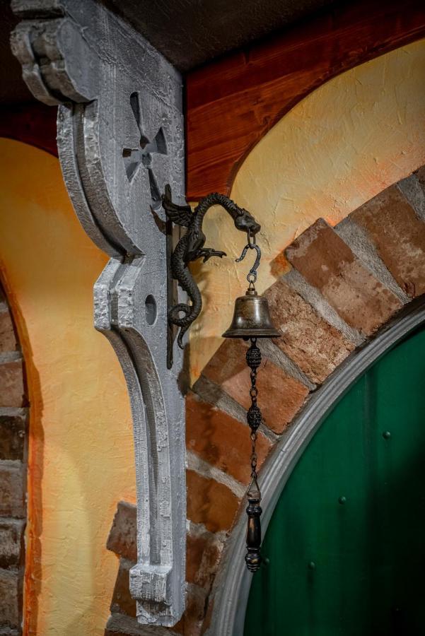 The Hobbit House, Fantasy Comes Home! *