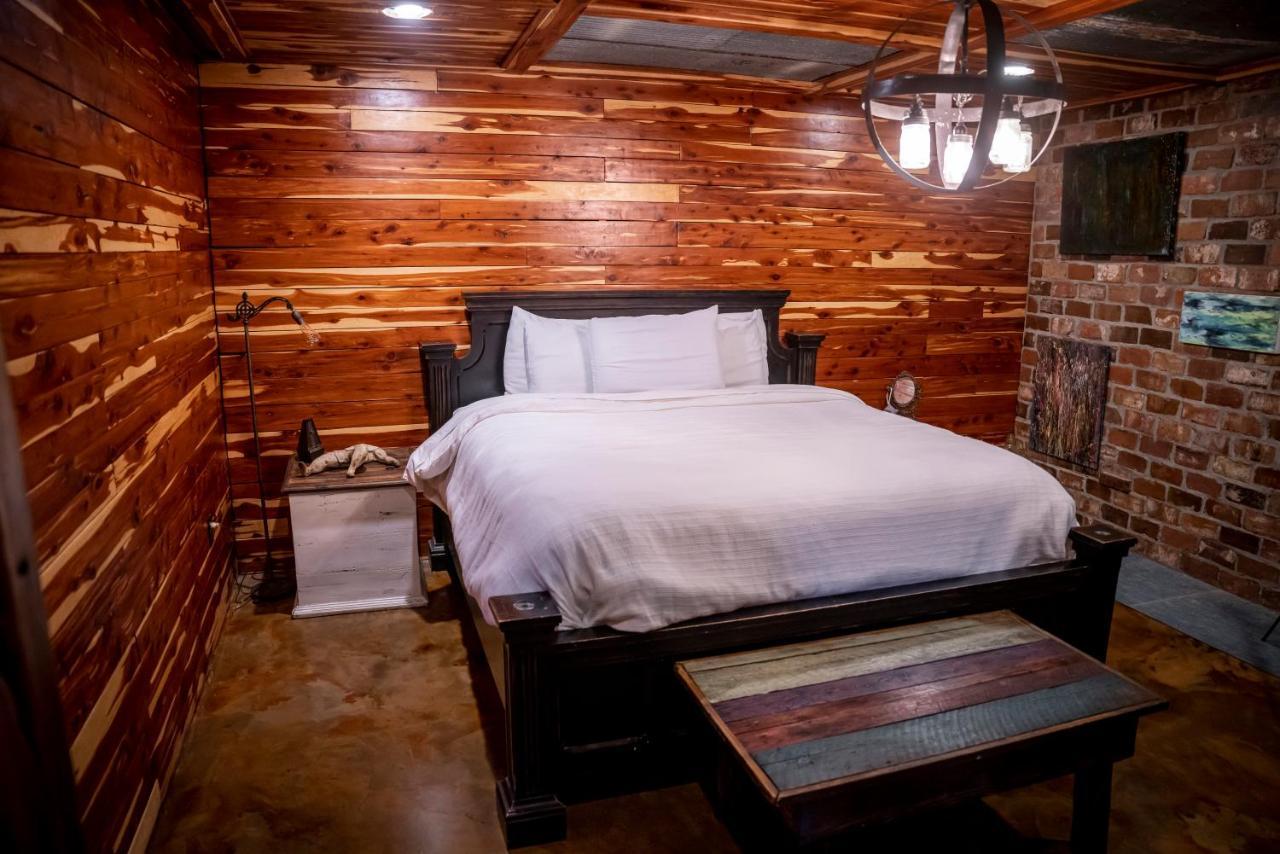 The Hobbit House, Fantasy Comes Home! Apartment Russellville